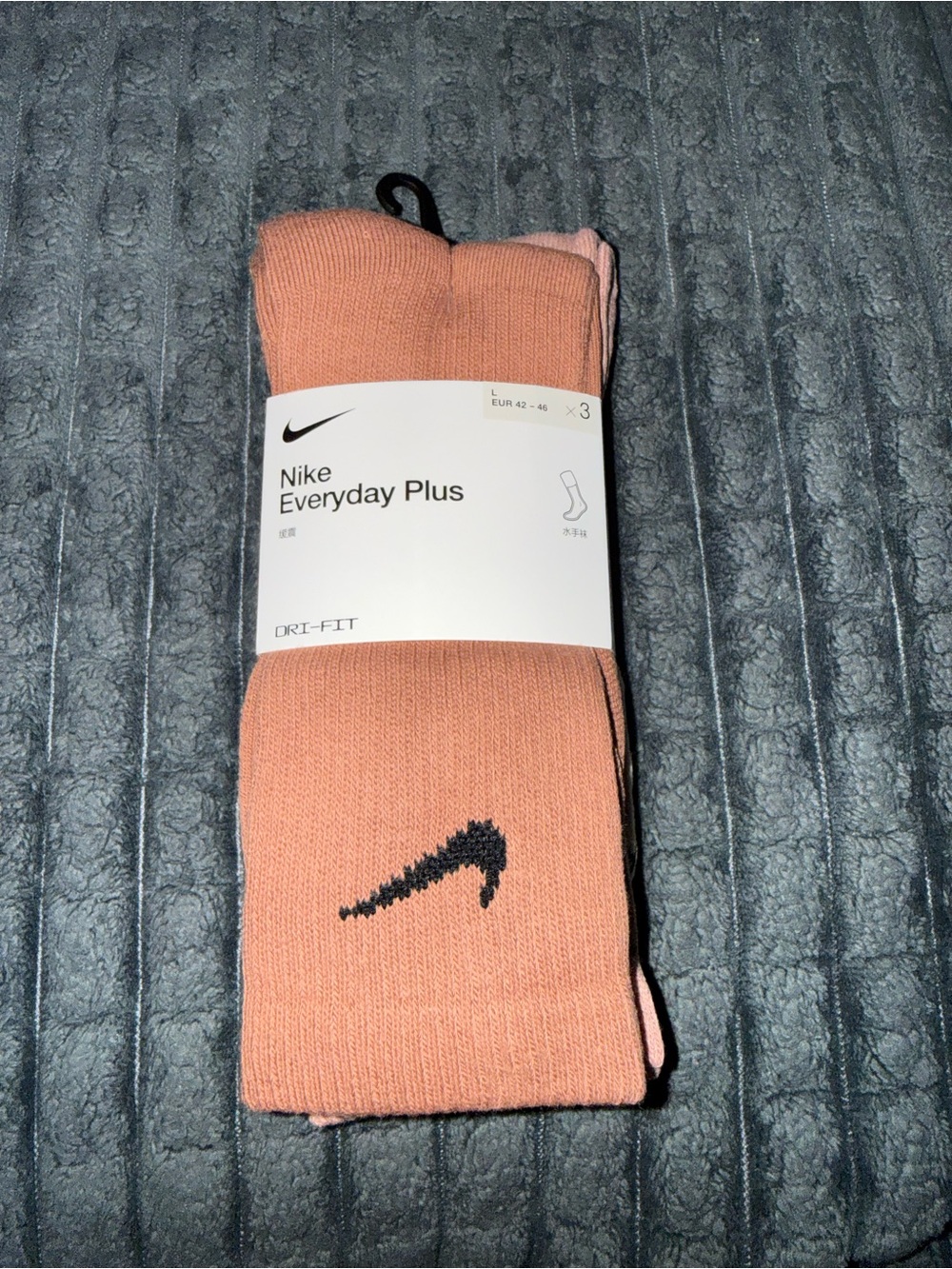Nike Everyday Plus Crew Socks – Coral with Black Swoosh (3-Pack)
